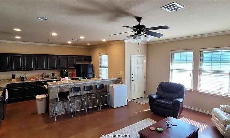 106 Knox Dr — Photo 3