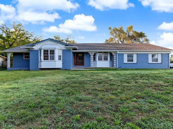 8001 E Mockingbird Ln, Wichita, KS 67207