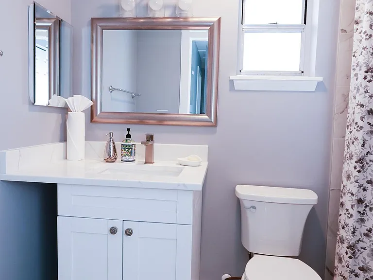 Upstairs common area full bath