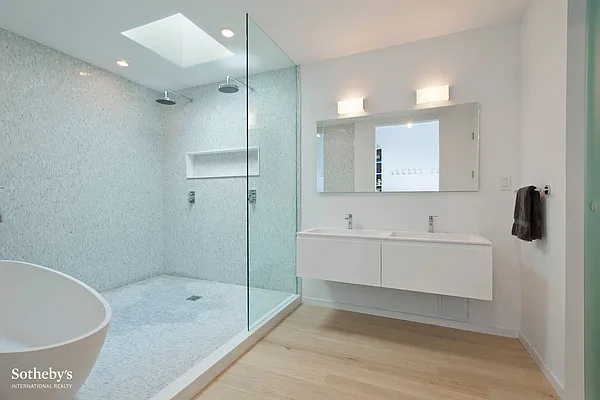 Rented by Sotheby's International Realty | media 6