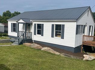 231 Locust St, Peterstown, WV 24963