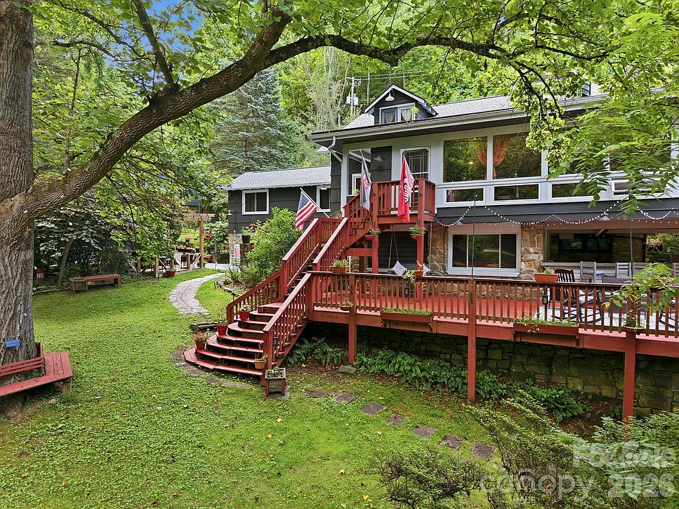 1st image of 146 Chestnut Walk Dr