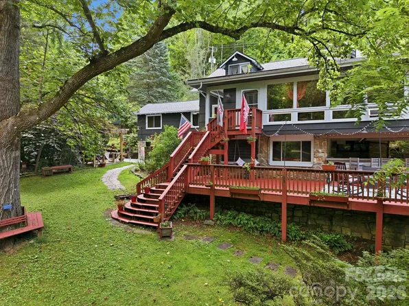 146 Chestnut Walk Dr, Waynesville, NC 28786