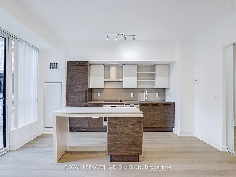 1030 King St W #435 — Photo 7