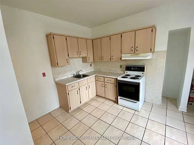 1582 Queen St W #1 — Photo 3