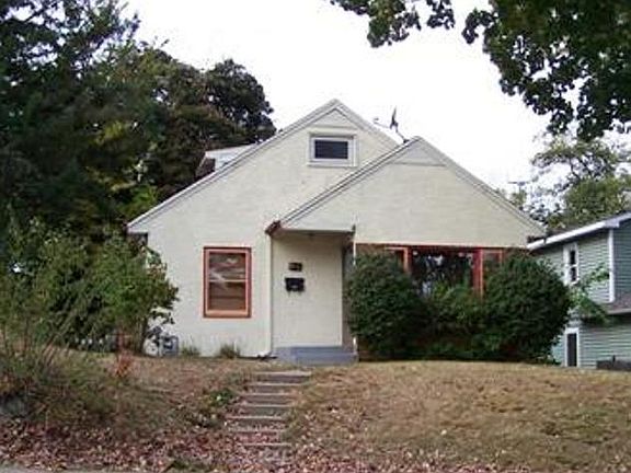 2nd image of 319 Clarence St
