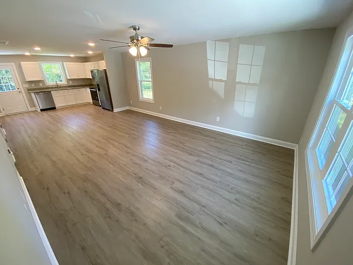 3 bed, 2.5 bath, 1290 sqft, $1,395 — Photo 3