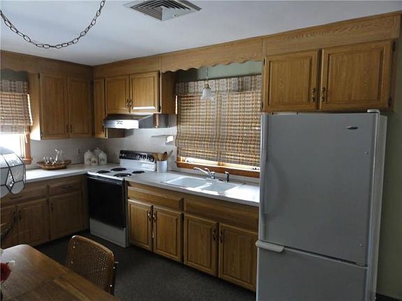3rd image of 99 Bouley Ave
