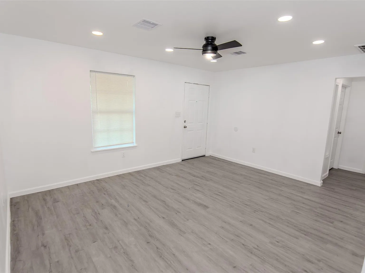 4 bed, 2.0 bath, 1290 sqft, $1,750 — Photo 3