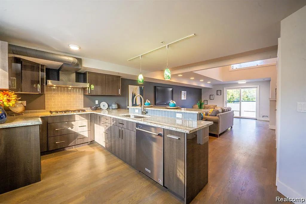 2 bed, 2.5 bath, 1642 sqft, $3,500 — Photo 3