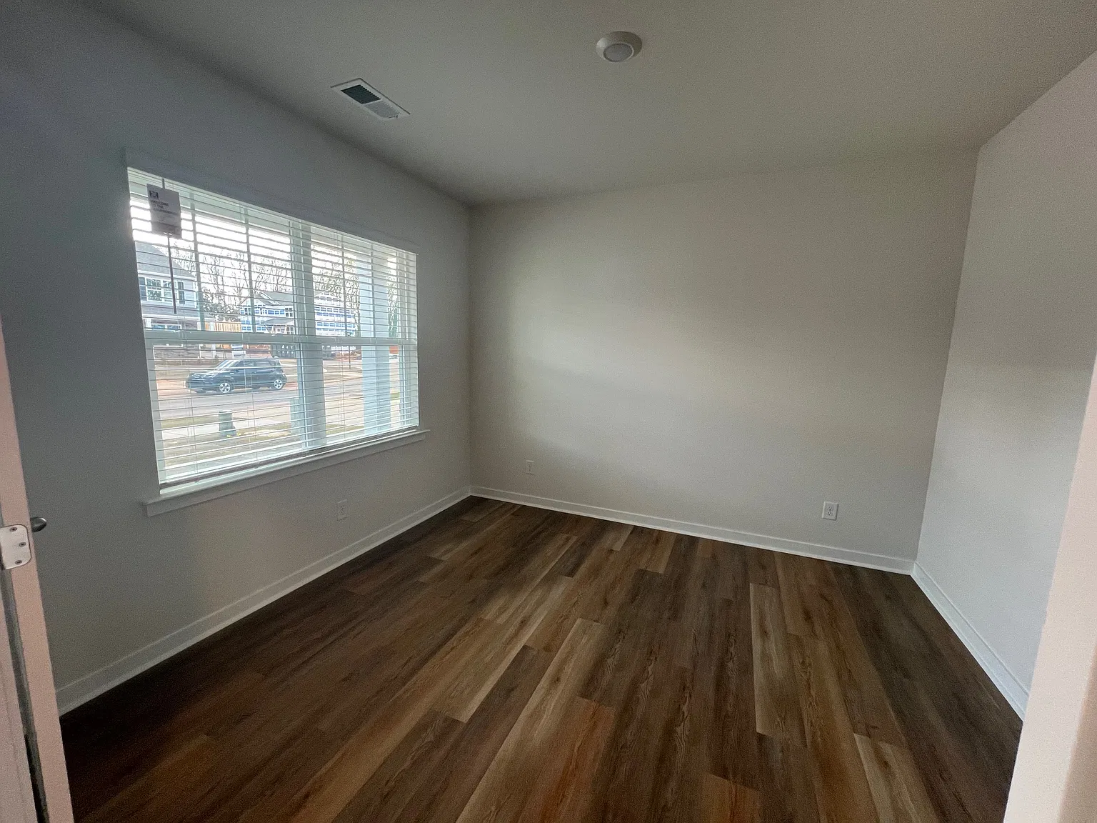 4 bed, 2.5 bath, 2251 sqft, $2,675 — Photo 3