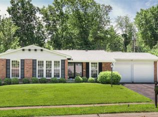 11712 Holly Springs Dr, Saint Louis, MO 63146