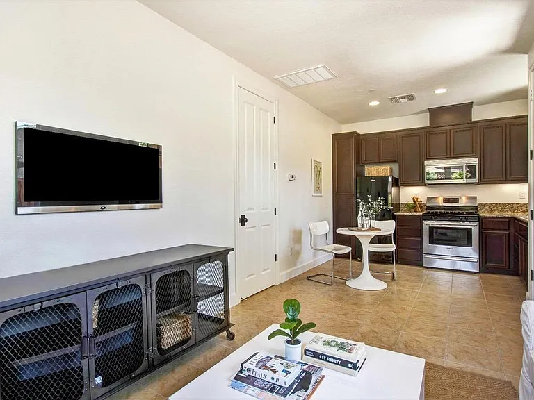 Atherton Cir — Photo 3