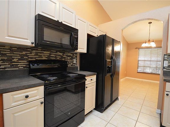 2nd image of 1402 Hillsborough Way