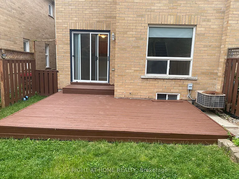 2351 Newcastle Cres — Photo 22