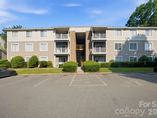 9505 University Terrace Dr APT B, Charlotte, NC 28262