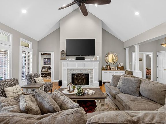 5th image of 1145 Cambridge Cir