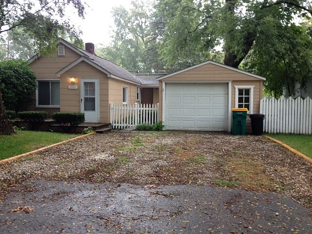 1st image of 21642 Jefferson St
