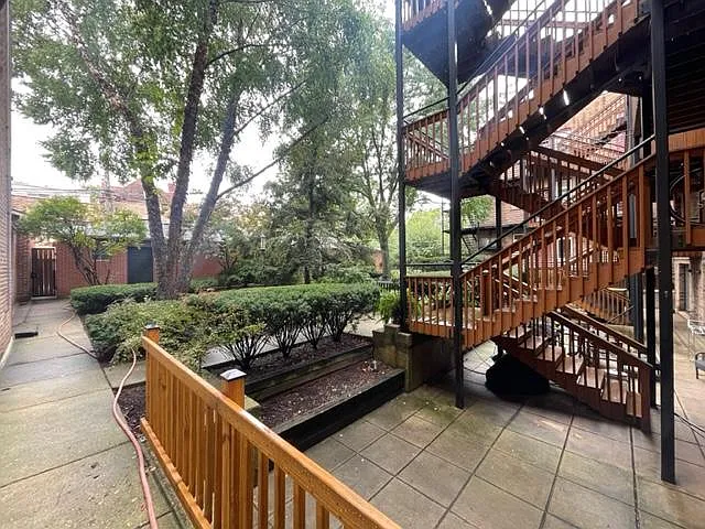 2 bed, 1.5 bath, 1200 sqft, $2,700 — Photo 2