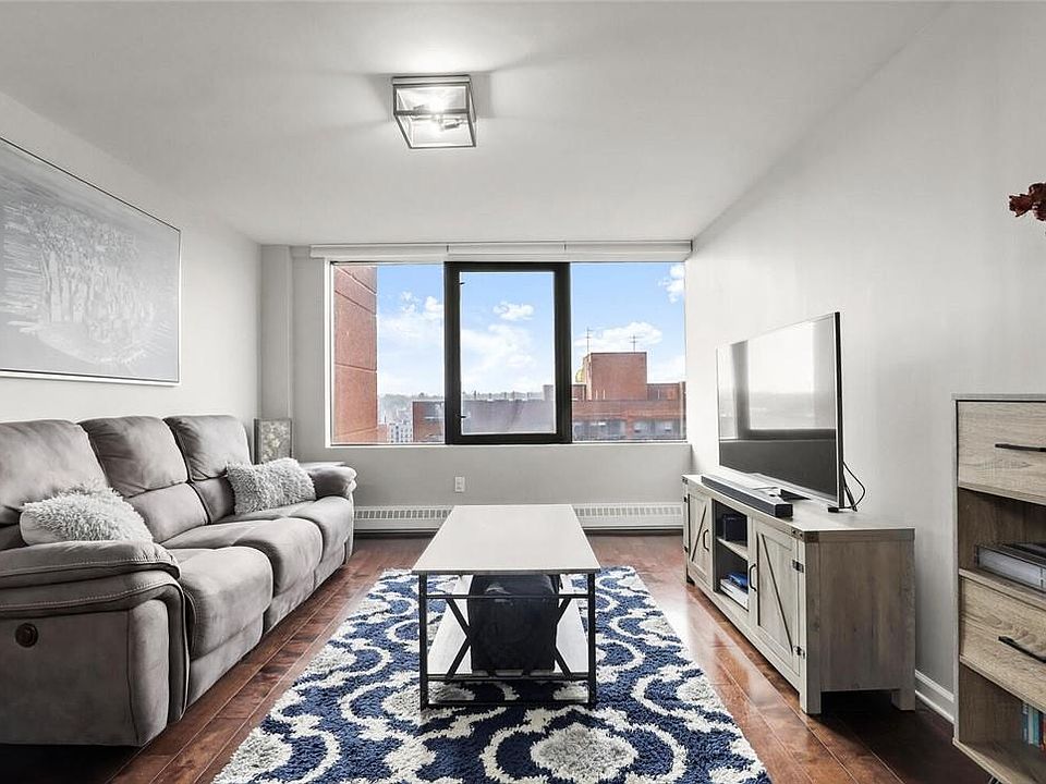1st image of 4 Martine Avenue #1608