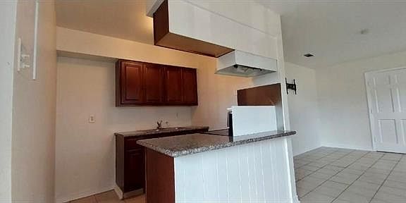 5th image of 216 Marion Ct