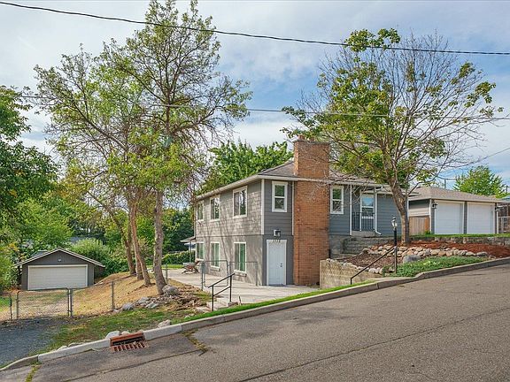 2nd image of 1115 N Woodward Rd #1117