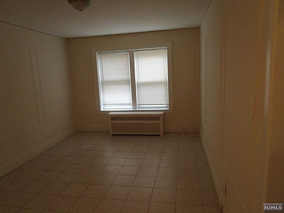 5th image of 15 Morgan Pl #9