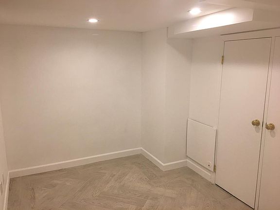 bedroom left approx 10x9