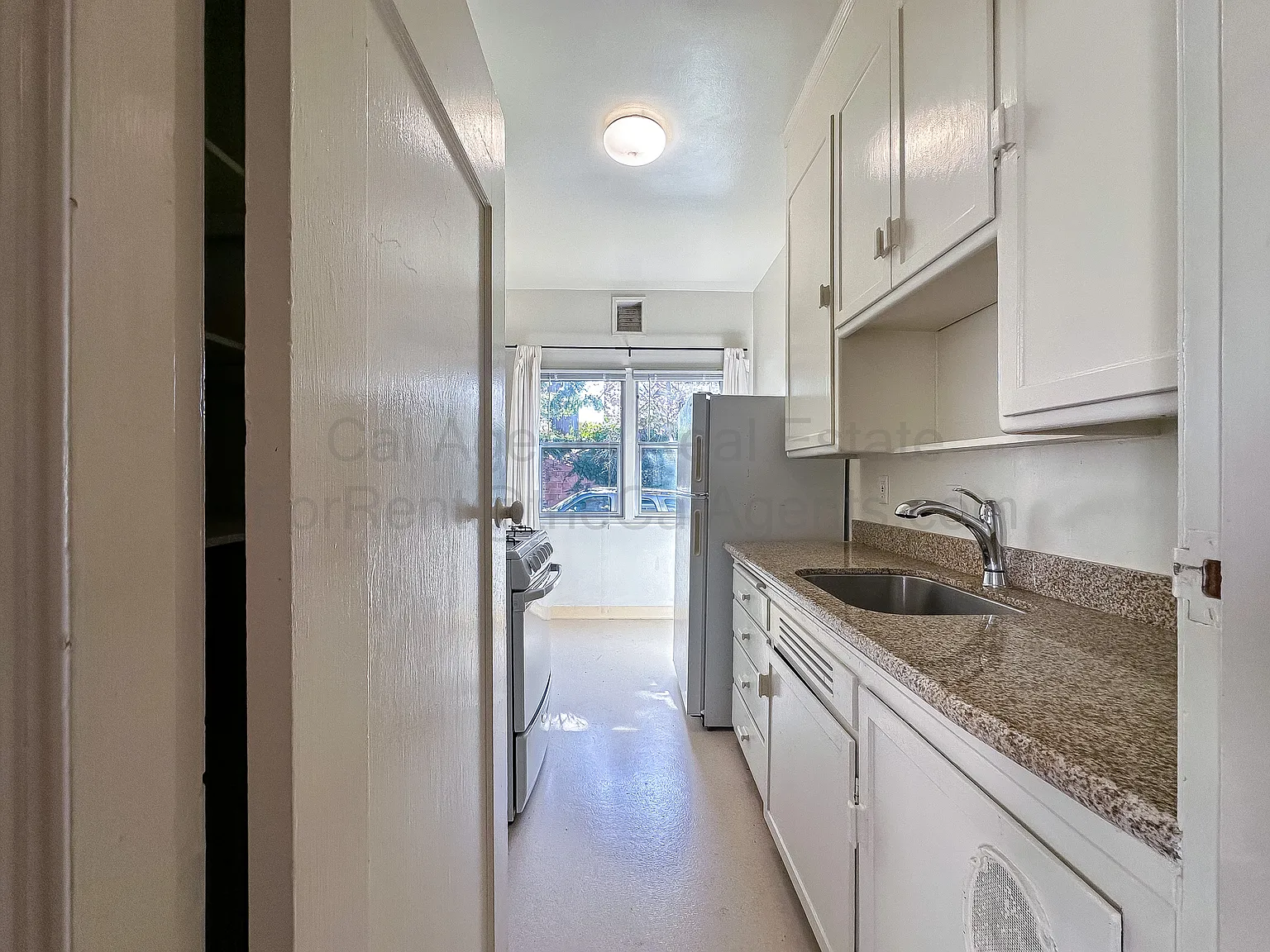 Studio, 327 sqft, $1,750 — Photo 4