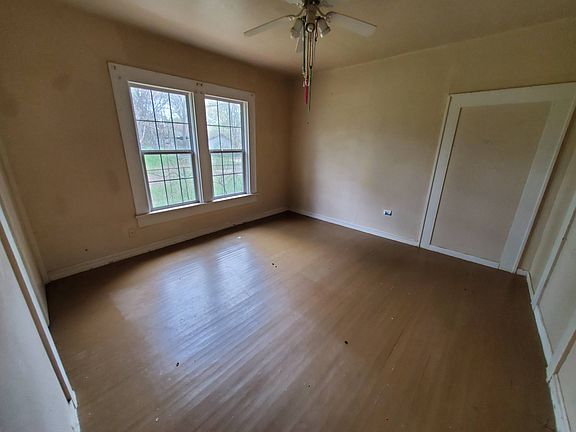 2nd image of 3019 Desoto St