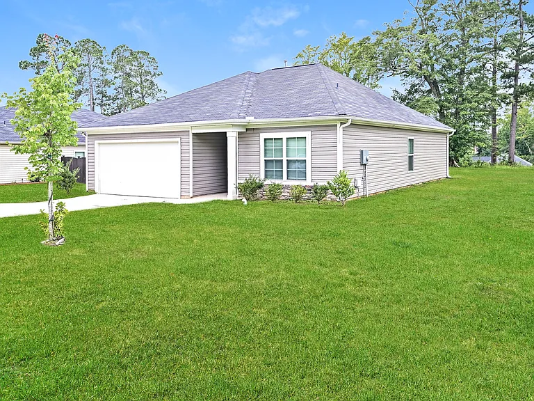 1307 Lakeshore Dr — Photo 4