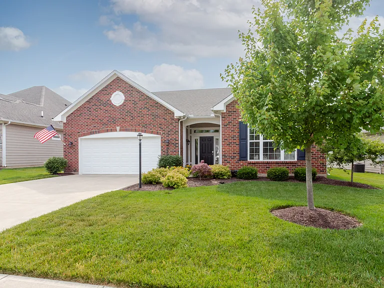 476 Carrick Dr — Photo 35