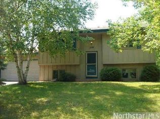 11391 Red Fox Dr, Osseo, MN 55369