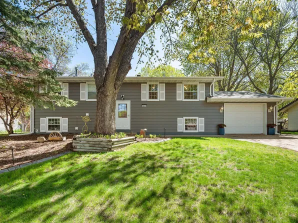 10617 Xavis St NW, Coon Rapids, MN 55433