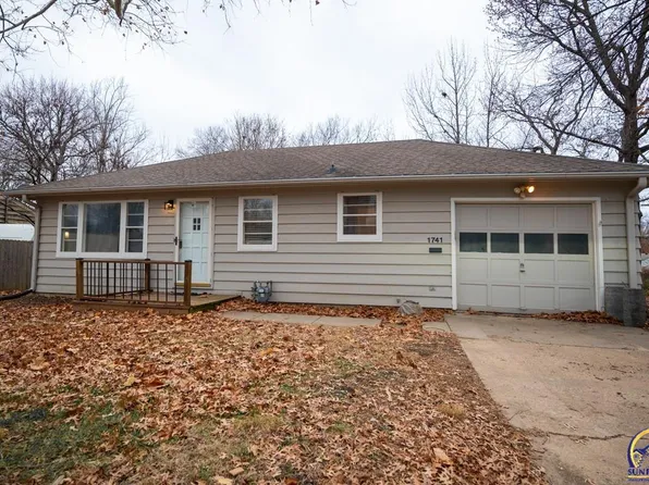 1741 SW Moundview Dr, Topeka, KS 66604