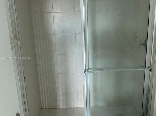 14951 Royal Oaks Ln APT 806, North Miami, FL 33181