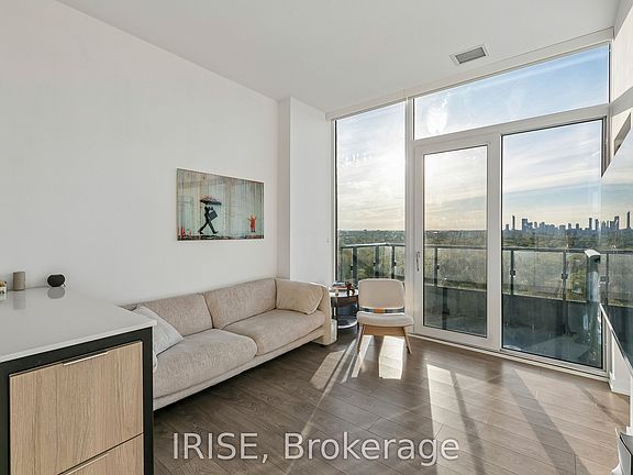 4th image of 28 Ann St #Penthouse 08