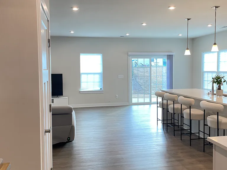 1840 Meredith Pl — Photo 6