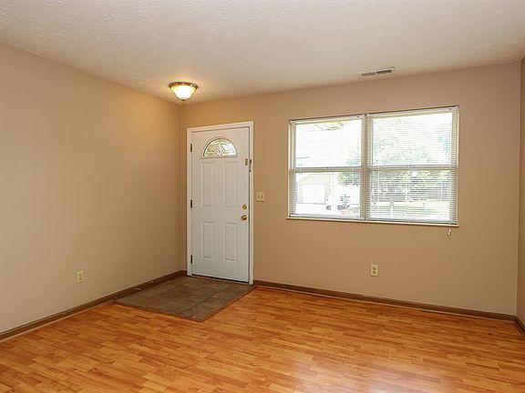 2nd image of 976 Pom Ct APT A