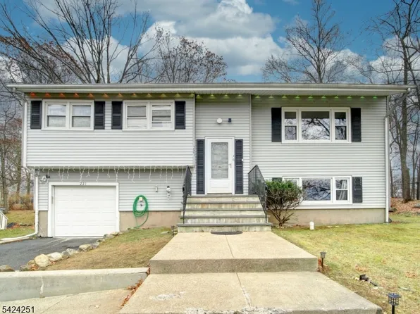 221 Chincopee Ave, Hopatcong Boro, NJ 07843