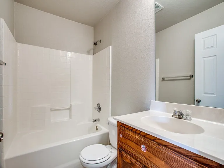 1208 Boxwood Dr — Photo 11