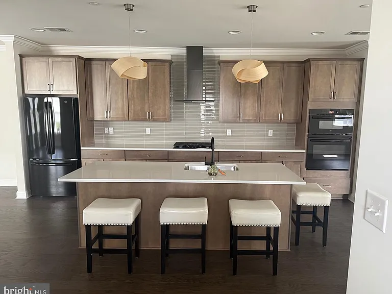 201 Charles Ellis Dr #201 — Photo 4