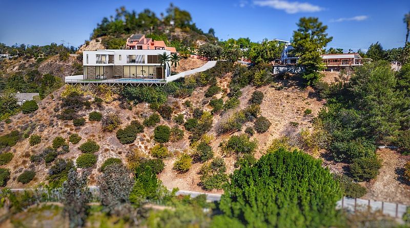 1st image of 2811 Benedict Canyon Dr