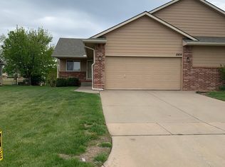 8904 W Meadow Park Ct, Wichita, KS 67205
