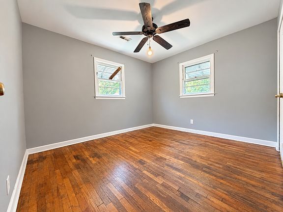 2nd image of 520 Cliff Dr SE