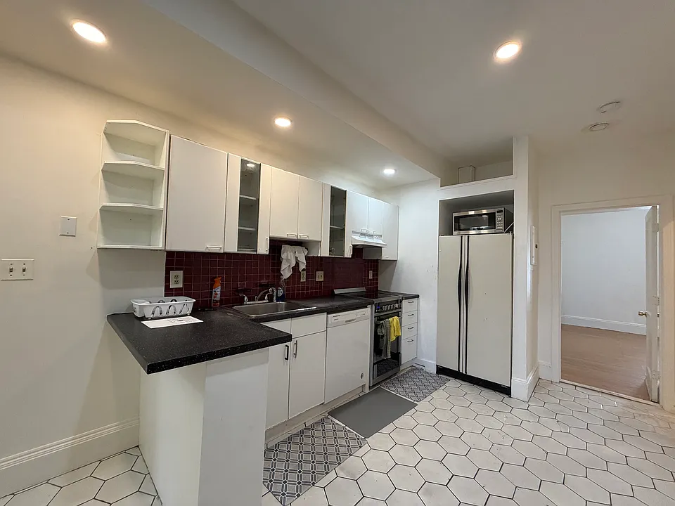 56 Park Vale Ave #9