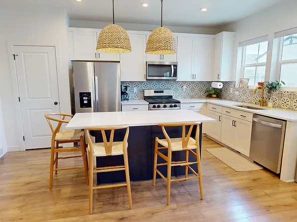 9367 N Vernham Ln, Eagle Mountain, UT 84005