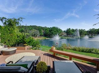 98 Eagle Chas #98, Woodbury, NY 11797