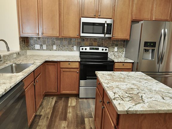 4th image of 5537 197th St W