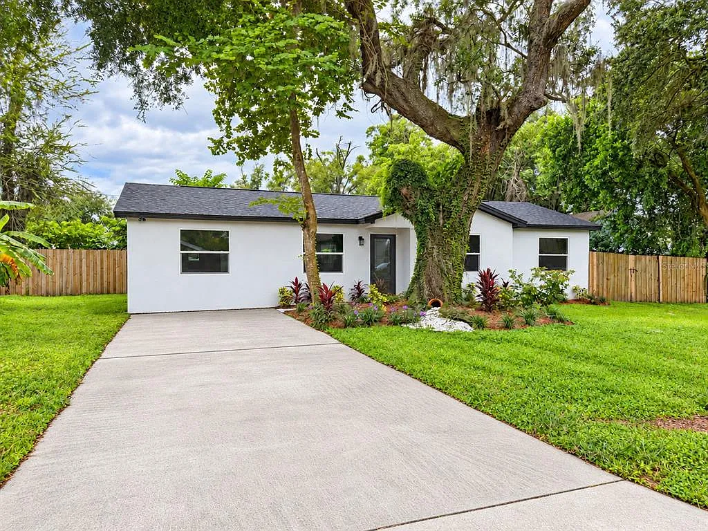 3 bed, 1.0 bath, 1176 sqft, $2,800 — Photo 1